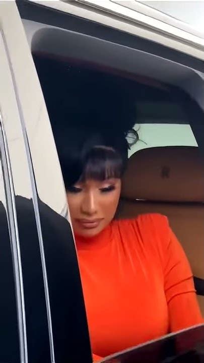 Stan Twitter Cardi B Rolls Up Her Windows Youtube