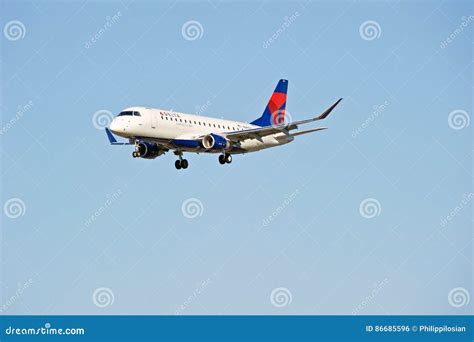 Delta Connection Editorial Photo Image Of Airborne California 86685596