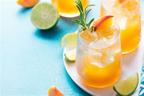 Caipiroska Alla Pesca La Ricetta Per Una Bevanda Fresca Ed Estiva