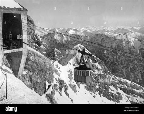 Zugspitze mountain cable car Black and White Stock Photos & Images - Alamy