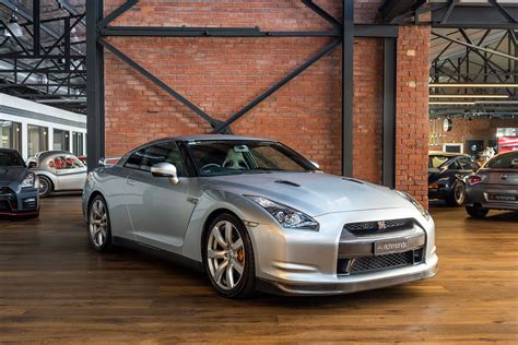 Nissan R35 GTR SIlver 2 Richmonds