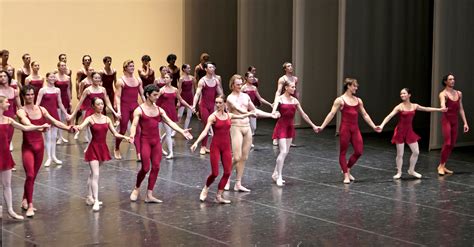 Das Hamburg Ballett Tanzt Gustav Mahlers Dritte Sinfonie Staatsoper