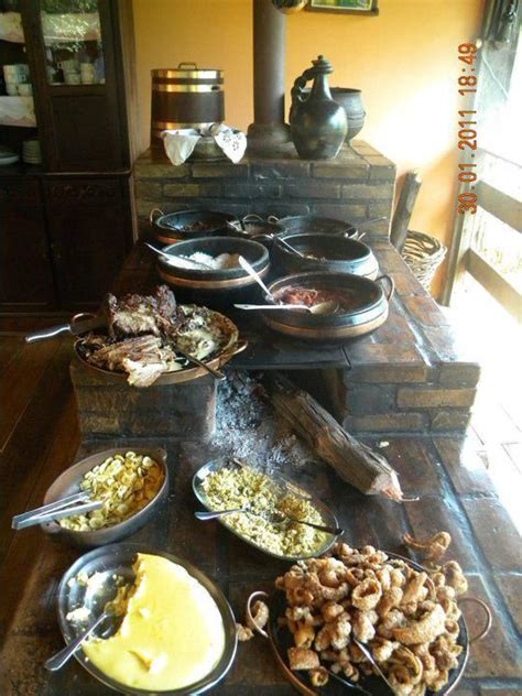 Comida Mineira no fogão a Lenha Forno fogão a lenha Cozinhas