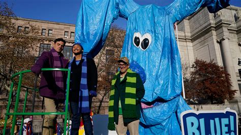 Macys Thanksgiving Parade Blues Clues Hosts Reunite More Moments