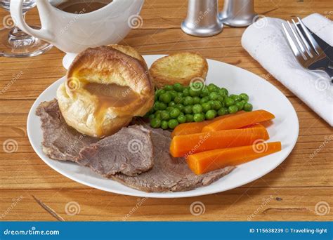 Roast Beef and Yorkshire Pudding Stock Image - Image of carrots, sunday ...