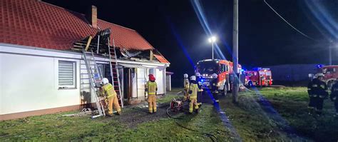 POŻAR ELEWACJI BUDYNKU MIESZKALNEGO W POŁAJEWIE Komenda Powiatowa