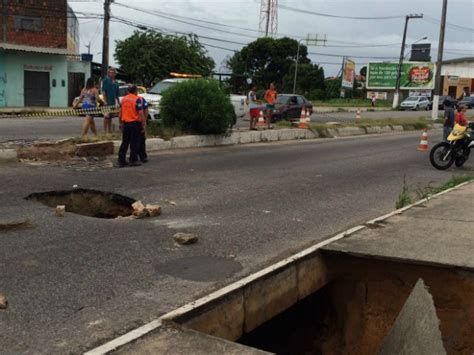 G Tubula O Rompe Abre Cratera E Interdita Rodovia Estadual Em