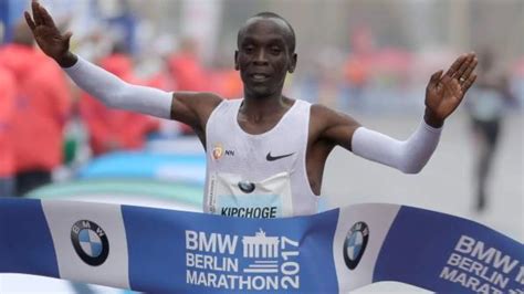 Kipchoge gana el maratón de Berlín y se queda a 34 segundos del récord