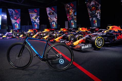 Comment Skarper s est associé à l équipe Red Bull Formula One pour