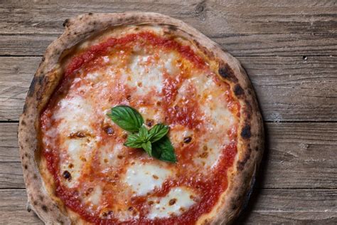 Pizza Quattro Formaggi Nach Original Italienischem Rezept