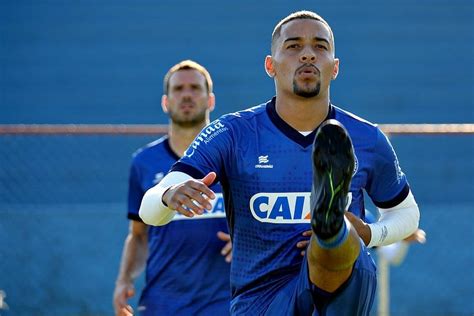 Grêmio deve formalizar proposta ao Bahia pelo volante Gregore Bahiaço