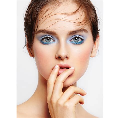 Try something out of the ordinary with our cover look – Ocean Eyes