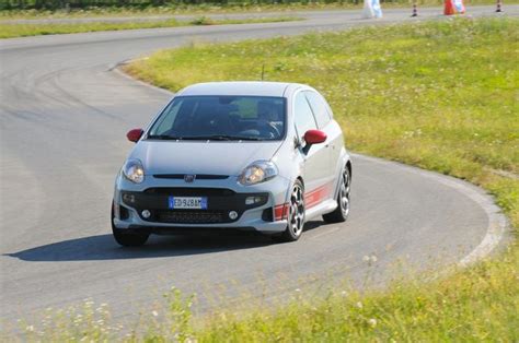 Prova Abarth Punto Evo Scheda Tecnica Opinioni E Dimensioni V