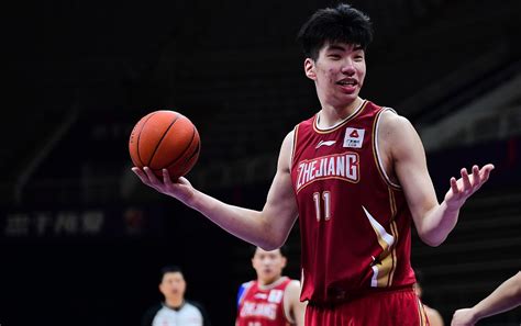 外媒报道：余嘉豪将在近日参加雄鹿的nba选秀试训。