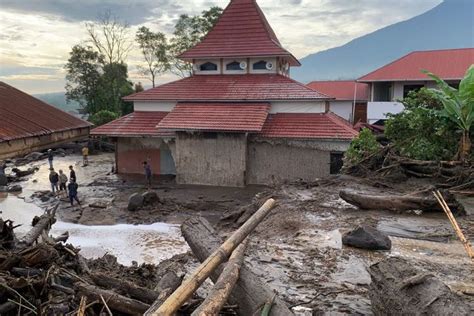 Update Banjir Di Sumbar Basarnas Korban Tewas Capai 37 Orang