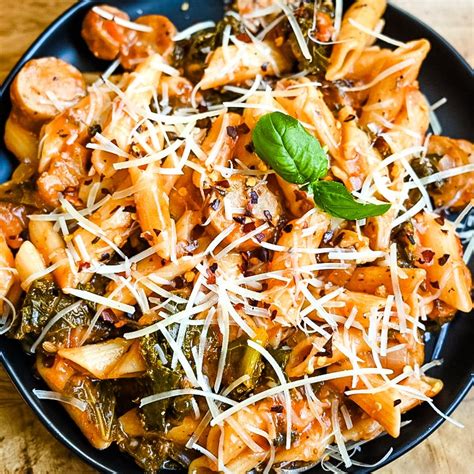 One Pot Chicken Sausage And Kale Pasta Kay S Clean Eats