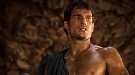 FILMAÇO DE MITOLOGIA HENRY CAVILL está escondido e você precisa