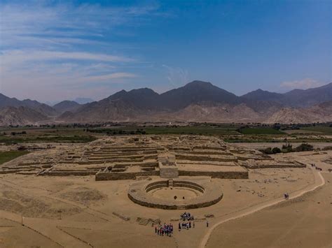 A cidade sagrada de caral supe ou simplesmente caral é um sítio