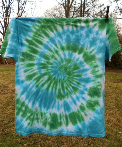 spiral tie dye | Tie dye, Spiral tie dye, Dye