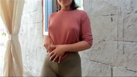 La modelo de cámara Nyconic se mete los dedos al aire libre XVIDEOS