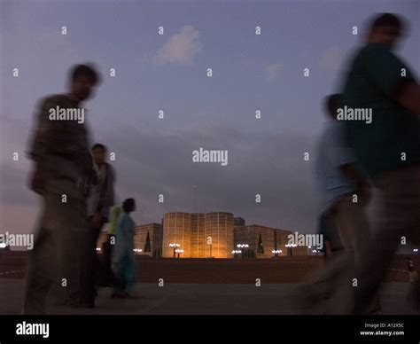 El Parlamento De Bangladesh Edificio Diseñado Por Louis Kahn En