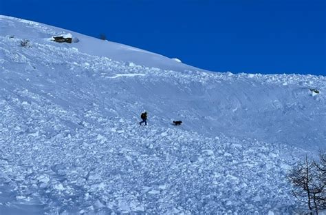 Valanga Travolge Gruppo Di Frerider Nella Valle Del Gran San Bernardo