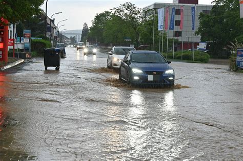 Unwetter Und Überflutungen An Der Ahr Vollgelaufene Keller