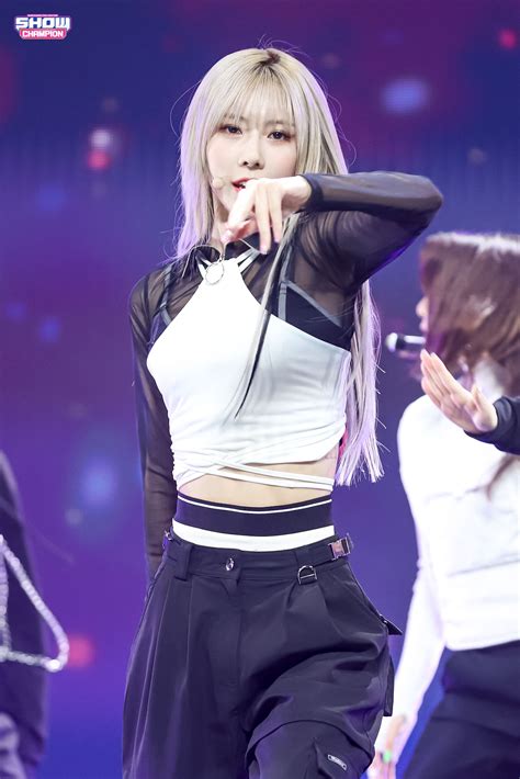 Dreamcatcher Yoohyeon Stage Outfits Korean Women Dream Catcher