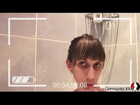 Cara fea sesión de dedos espumosos en la bañera XVIDEOS