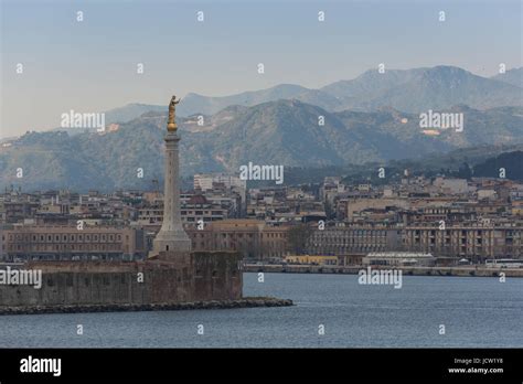 Statue Vierge Couronnee Italienne Banque De Photographies Et Dimages