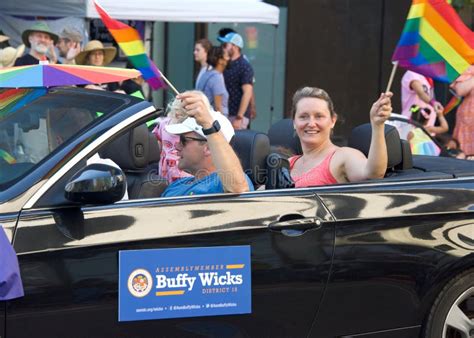 Participantes En El Desfile Del Orgullo Gay Oakland Ca Fotografía editorial Imagen de ciudad