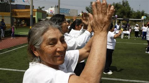 Esperanza De Vida De Los Peruanos Se Redujo De 76 A 73 Años Según