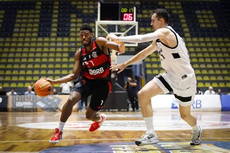 Jornal da Franca Flamengo vence o Corinthians e segue líder do NBB