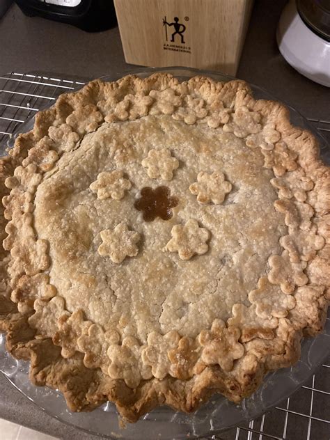 Rhubarb pie with streusel topping : pie