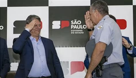 Gilmar Mendes dá 5 dias para a PGR se manifestar sobre escolas cívico