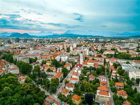 Vue A Rienne Par Drone Du Centre Ville Historique De Ljubljana Slov Nie