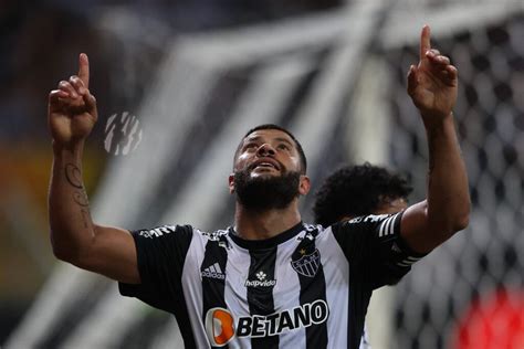 Hulk Marca De Pênalti E Garante O Atlético Mg Nas Quartas Da Libertadores