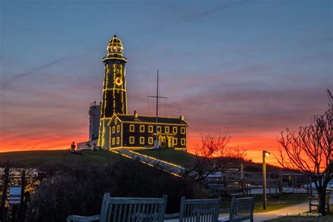 Photos and Video: Montauk Lighthouse Christmas Display at Sunrise ...