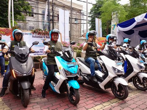 Ratusan Motor Listrik Konvoi Di Surabaya Dalam Rangka Hari Listrik