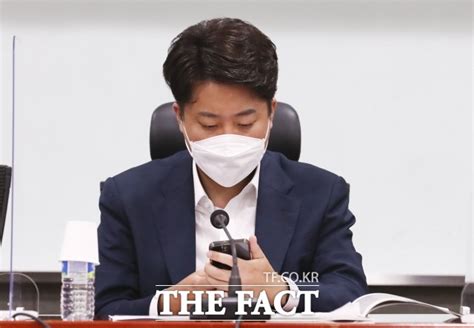 경찰 이준석 성접대 의혹 김성진 대표 참고인 조사 사회 기사 더팩트