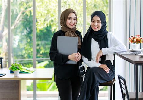 Inspirasi Outfit Interview Kerja Wanita Yang Stylish Bikin Recruiter