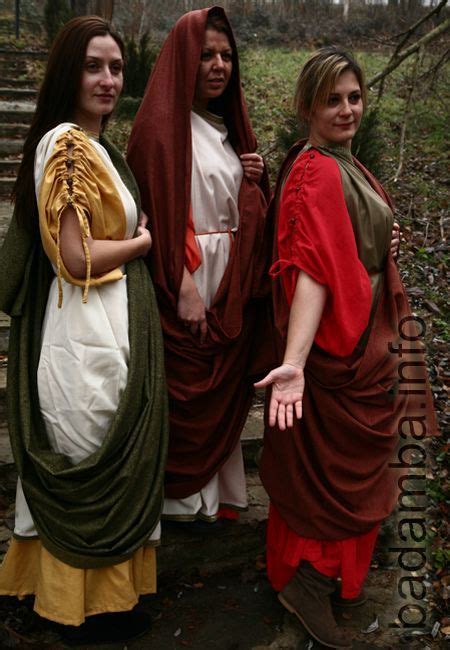 Roman Costumes I Think The Wide Tube Of Fabric Would Be Extremely Handy Abiti Antichi Donna