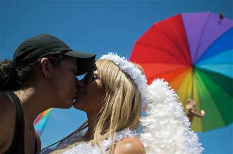Parada gay do Rio é ato político diz organizador Nacional Estado de Minas