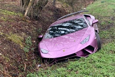 Este Lamborghini Fue Abandonado En Medio De La Carretera