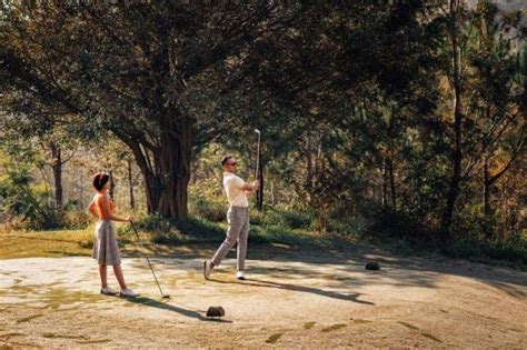 Trang phục của loạt sao Việt hot girl khi chơi golf Diễn viên hài Thu Trang kín như bưng Âu