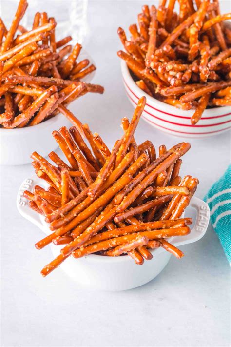 How to Make Seasoned Pretzels - Mommy Hates Cooking
