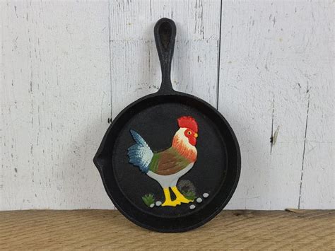 Vintage Rooster On Cast Iron Pan Metal Wall Hanging Art Country Kitchen