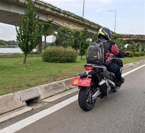 JPJ Testing The 2018 Honda X ADV Adventure Scooter BikesRepublic