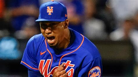 Mets' Edwin Diaz hasn't ruled out pitching in 2023 after injury