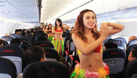 Le Nuove Divise Delle Hostess Della Vietjet Air Sono Dei Bikini